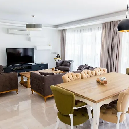 Sleeps 8 With Pool Air Con And Wifi Gumbet