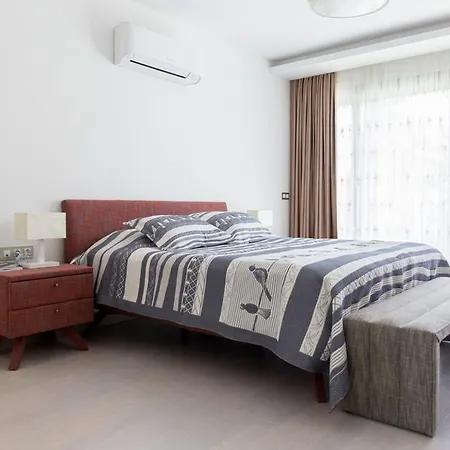 Sleeps 8 With Pool Air Con And Wifi 빌라