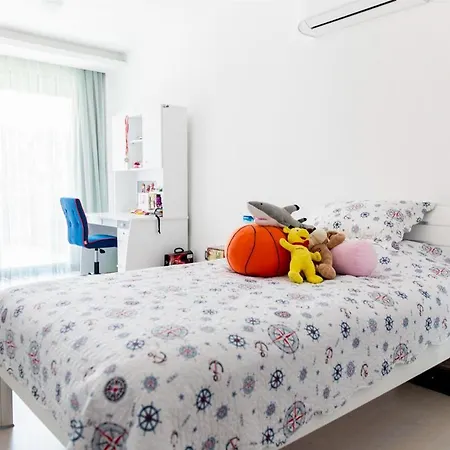 빌라 Sleeps 8 With Pool Air Con And Wifi