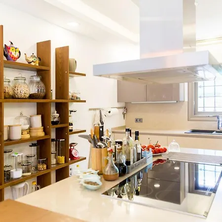 Sleeps 8 With Pool Air Con And Wifi 빌라